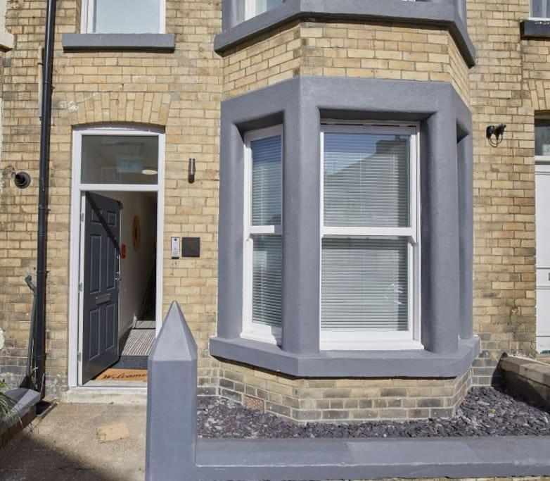 1 - Queens Court Apartment *